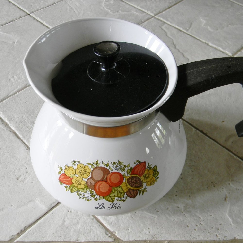 Corning Ware P104 Le Th'e Stove top 6 Cup Tea Pot, White Color, Made In USA